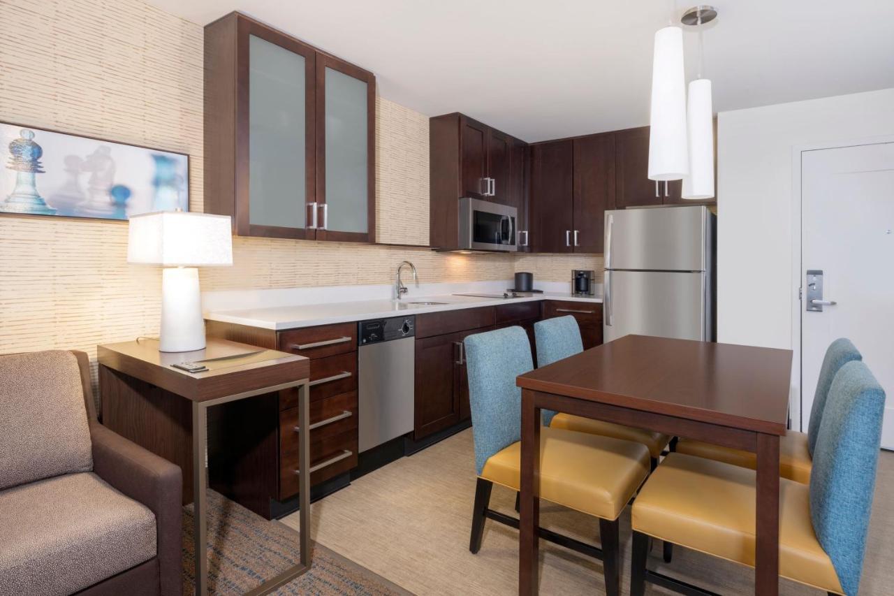 By Marriott Boston Bridgewater Hotel Raynham