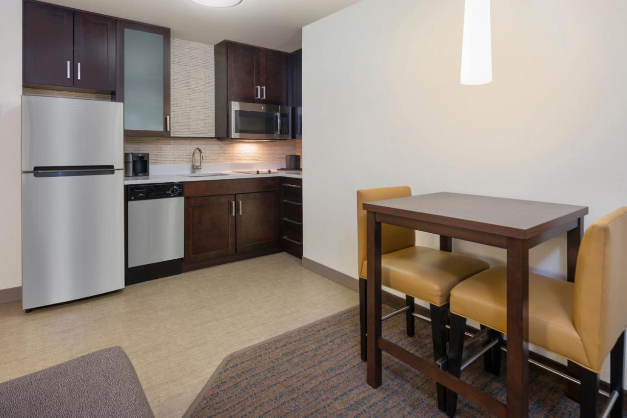 By Marriott Boston Bridgewater Hotel Raynham