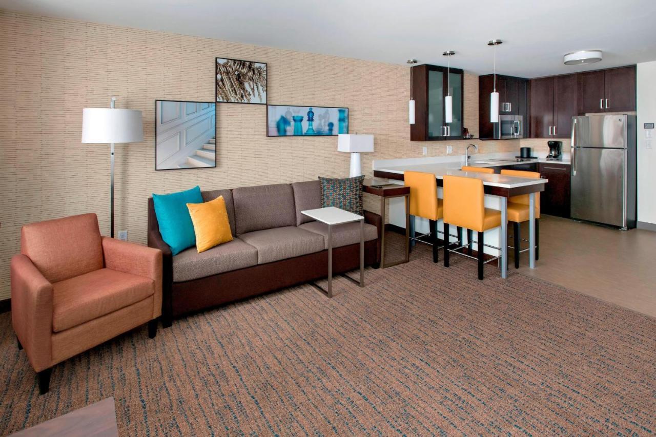 Hotel By Marriott Boston Bridgewater