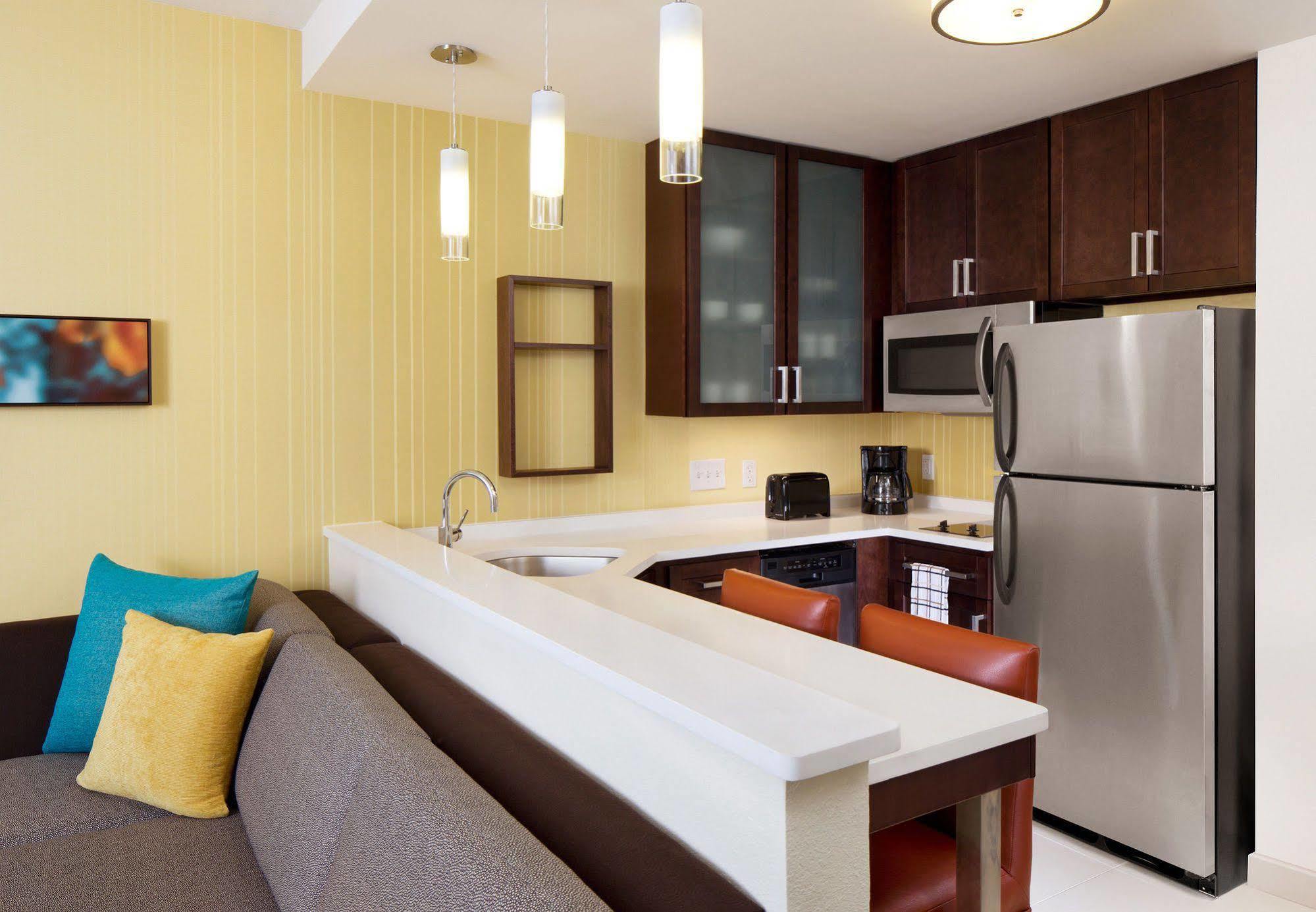 By Marriott Boston Bridgewater Hotel Raynham